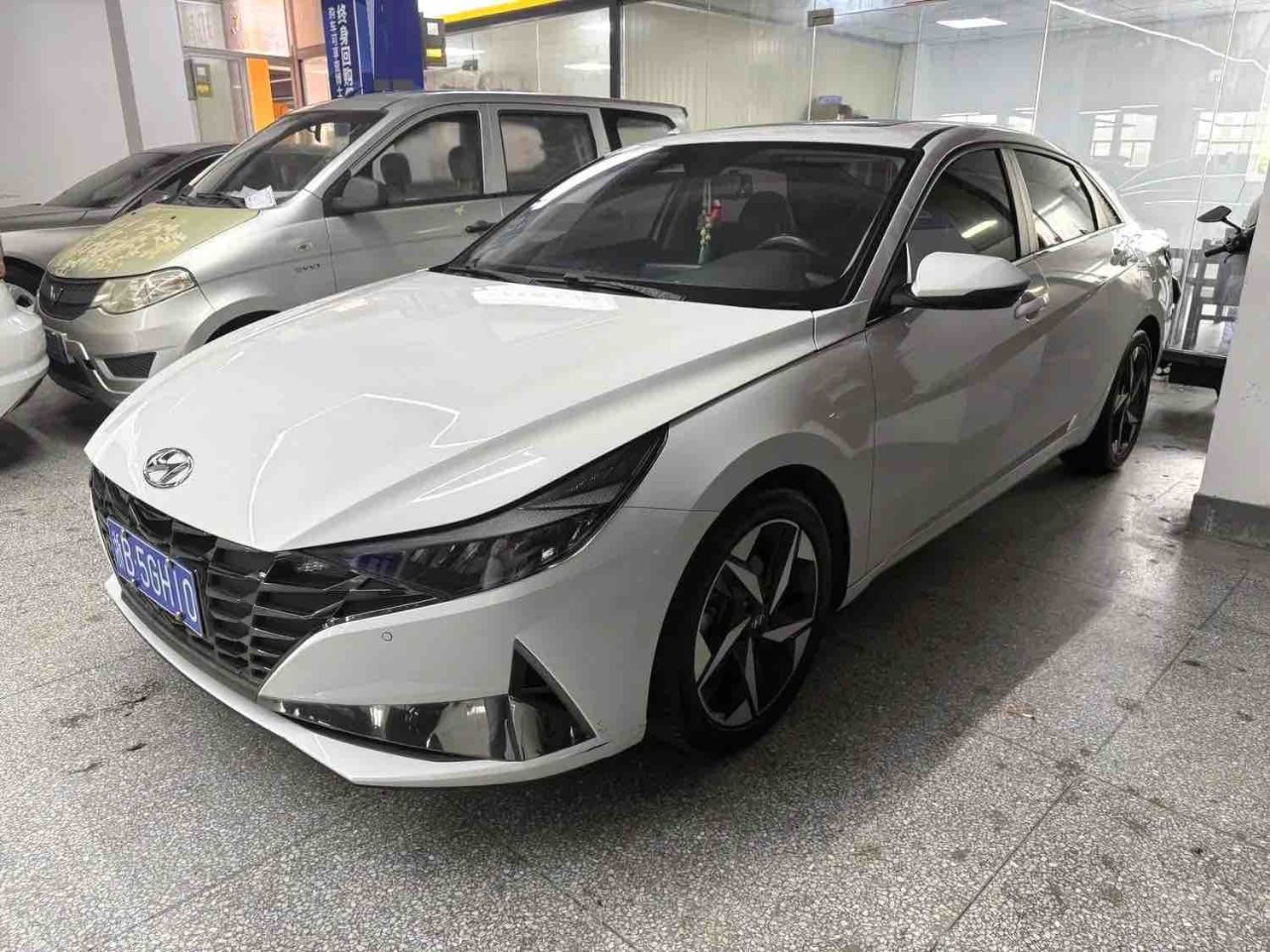 Hyundai 2022 Elantra - 1.5 CVT LUX Premium Edition 2023 из Китая