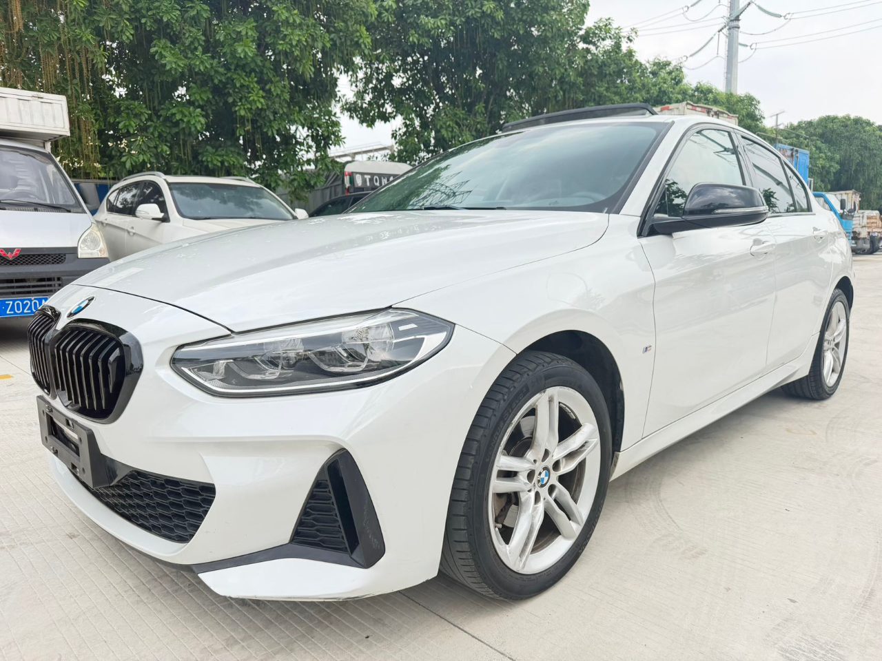 BMW 1 Series 2023 120i 1.5T M Sport Shadow Edition 2022 из Китая