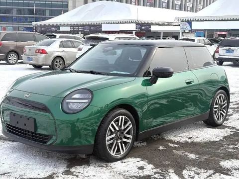 MINI Cooper E (456 km) – Classic Trim 2024 из Китая